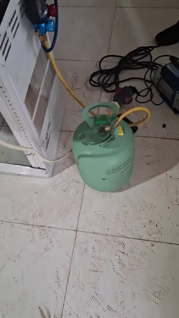 نصاب اسپلیت باز و بست مجدد سرویس کولر|خدمات پیشه و مهارت|رشت, منظریه|دیوار