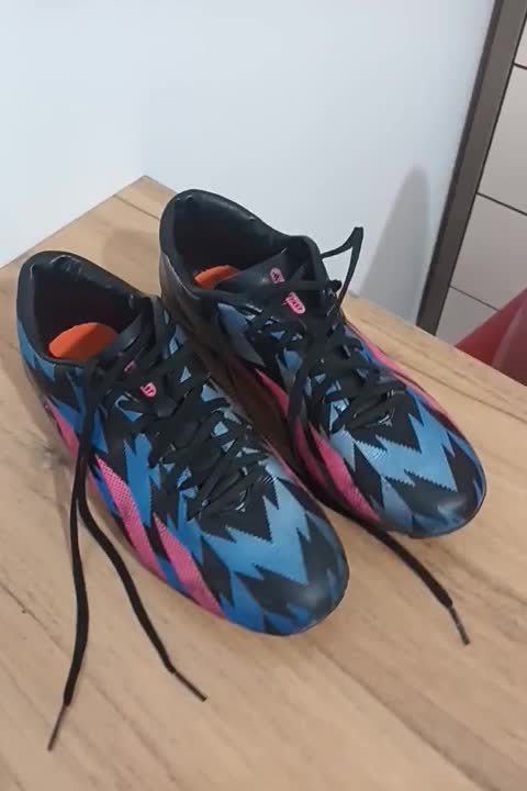 کفش فوتبالی استوک دار سایز ۳۵|ورزشهای توپی|اندیشه, اندیشه فاز ۱|دیوار