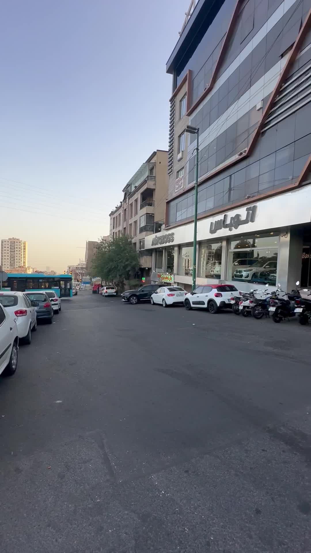 تجاری /۳۷۰ متر بر اصلی خیابان/ جای پارک فراوان|اجارهٔ مغازه و غرفه|تهران, کوی فراز|دیوار