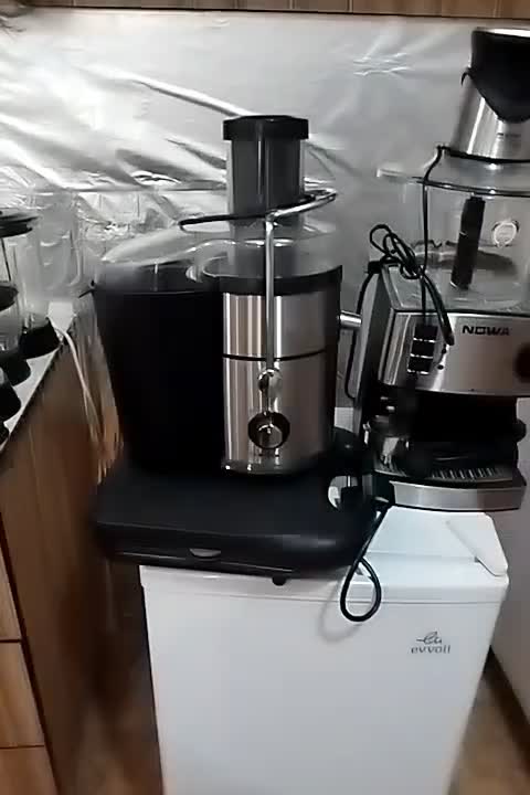 آبمیوه گیری ۴کاره مارک بوش بهمرا وسایل|آبمیوهگیر و آبمرکباتگیر|کرج, گلستان|دیوار