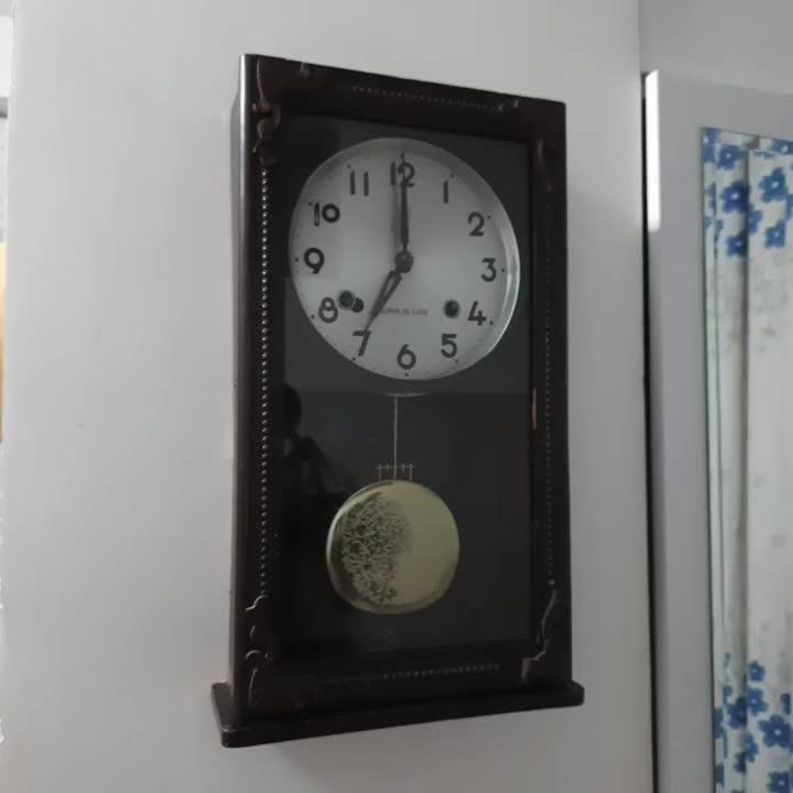 ساعت کوکی دیواری قدیمی سالم|ساعت دیواری و تزئینی|مشکیندشت, |دیوار