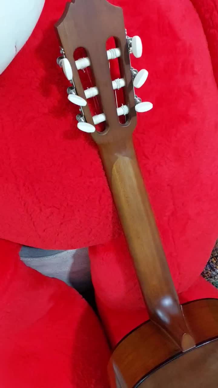 گیتار سی۴۰ اصل در حد نو|گیتار، بیس، امپلیفایر|قائم‌شهر, |دیوار