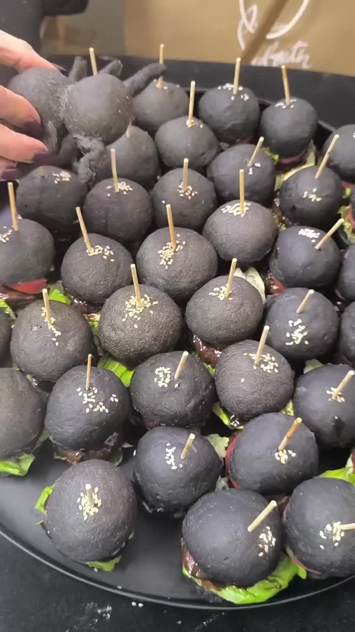 قبول سفارش انواع نان حجیم و لایه ای وشیرینی .دسر|خوردنی و آشامیدنی|تهران, ونک|دیوار