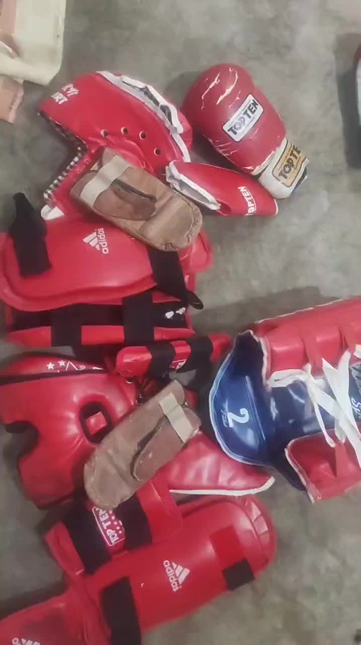 وسایل کیک بوکس و کمیدی|تجهیزات ورزشی|اسلامشهر, شهرک امام حسین (میان آباد)|دیوار