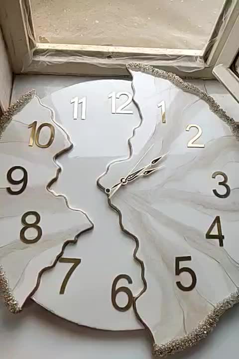 ساعت دفرمه رزینی|ساعت دیواری و تزئینی|تهران, کیانشهر|دیوار