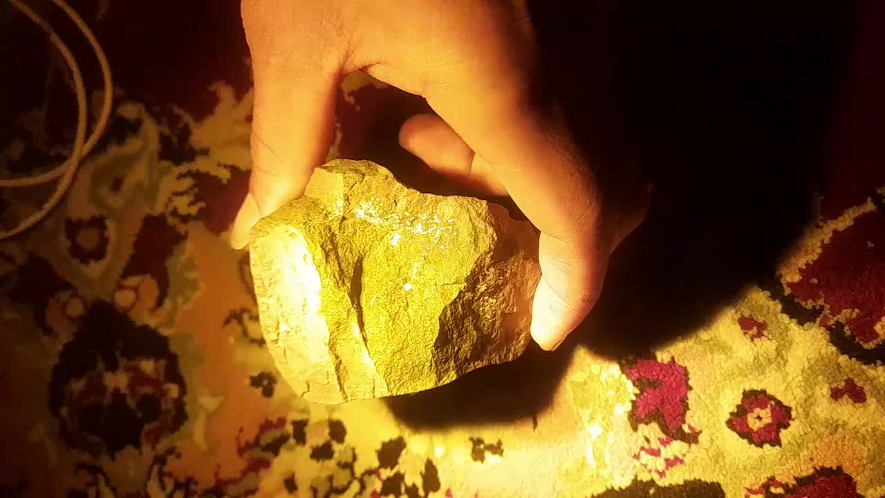 سنگ جذب آهن ربا درخشان|جواهرات|گنبد کاووس, |دیوار