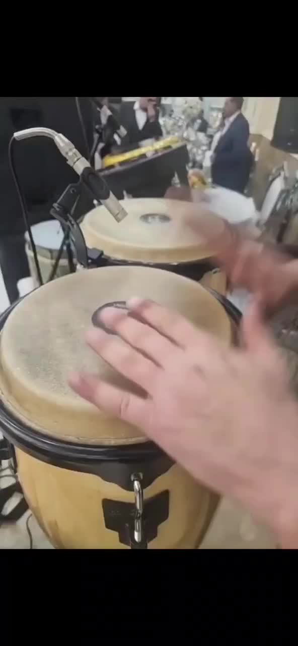 درام و پرکاشن|درام و پرکاشن|بهارستان, |دیوار