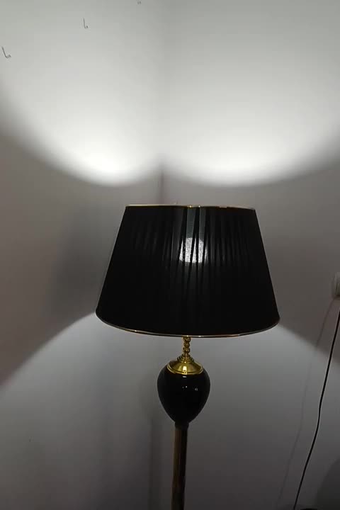 آباژور و با دوعدد شمعدونی رو میزی مشکی طلایی|چراغ خواب و آباژور|قرچک, پویینک|دیوار