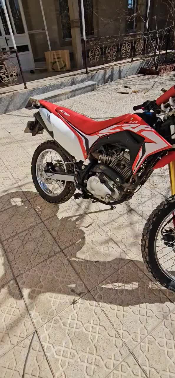 توسن باسل ۲۵۰|موتورسیکلت|شبستر, |دیوار