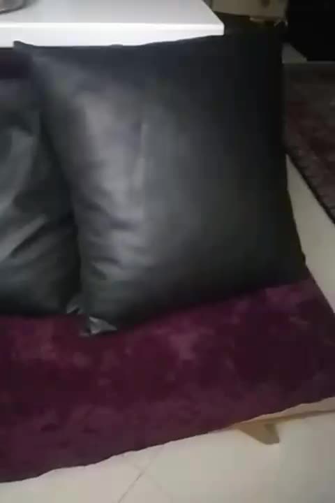 دوتا بالش چرمی ۶۰×۶۰شهرک گلستان|رختخواب، بالش، پتو|تهران, گلستان (شهرک راه آهن)|دیوار