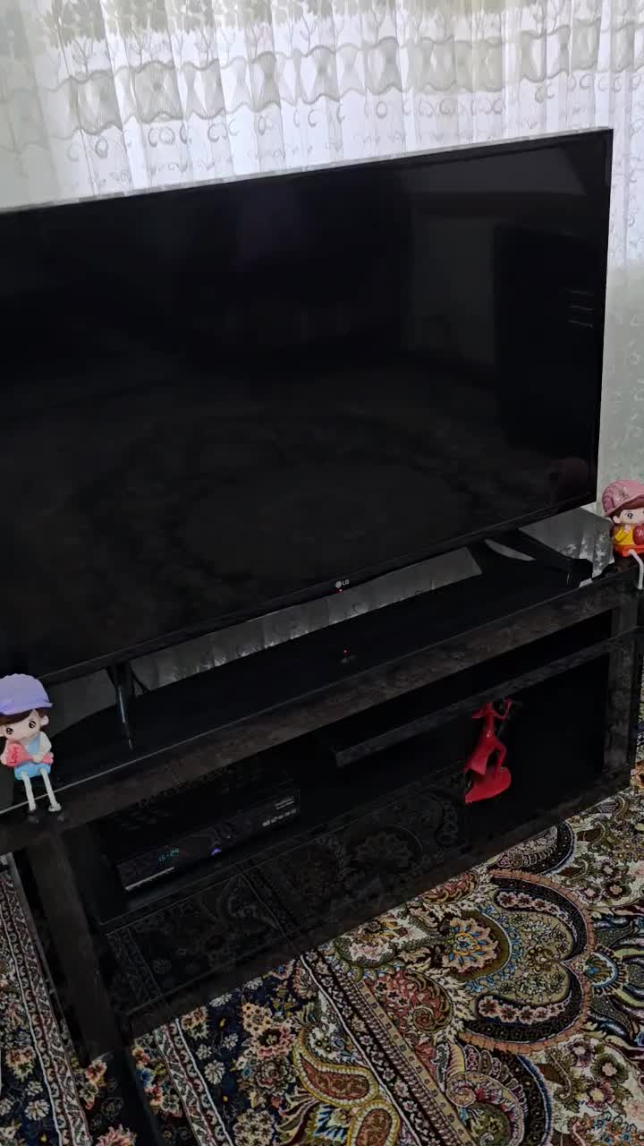 تلویزیون ۴۳ اینچ ال جی همراه با میز تی وی ترک|تلویزیون و پروژکتور|مهاباد (آذربایجان غربی), |دیوار