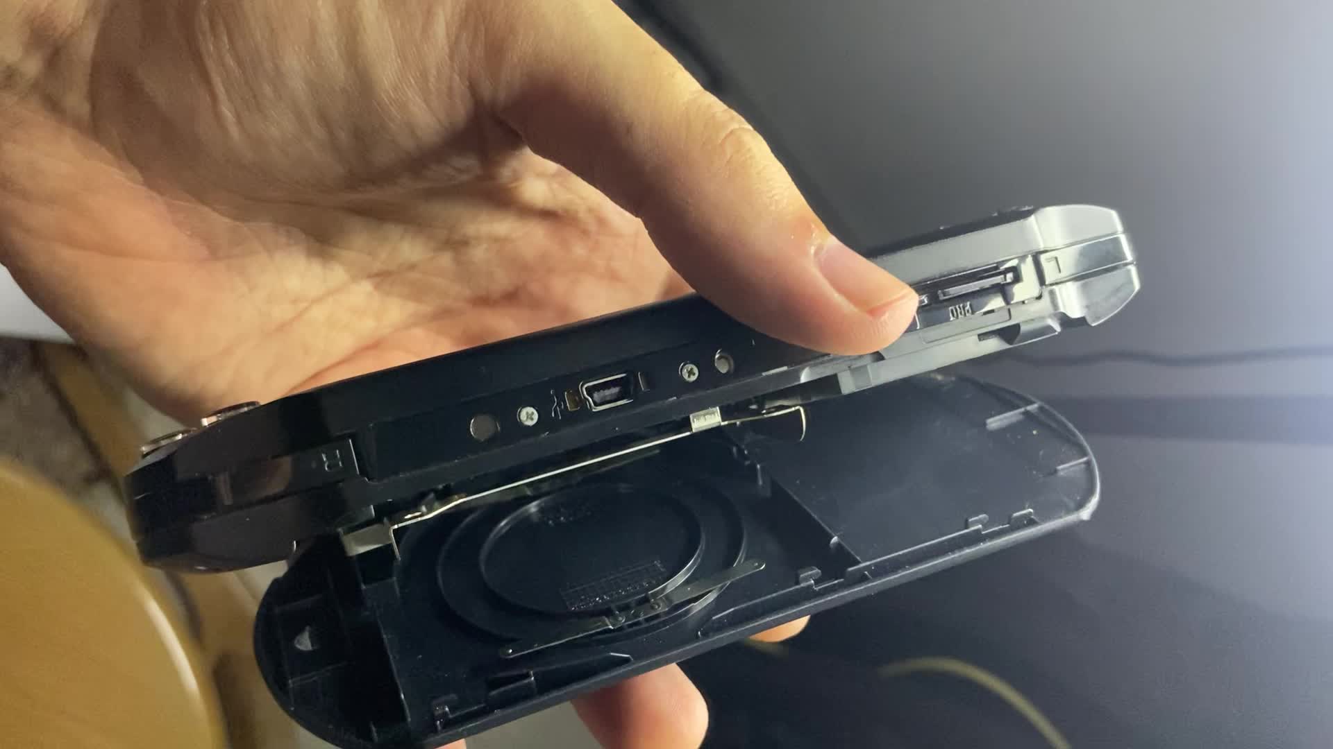 پی اس پی آکبند PSP E1003 کلکسیونی با تمام لوازم|کنسول، بازی ویدئویی و آنلاین|رشت, گلباغ نماز|دیوار