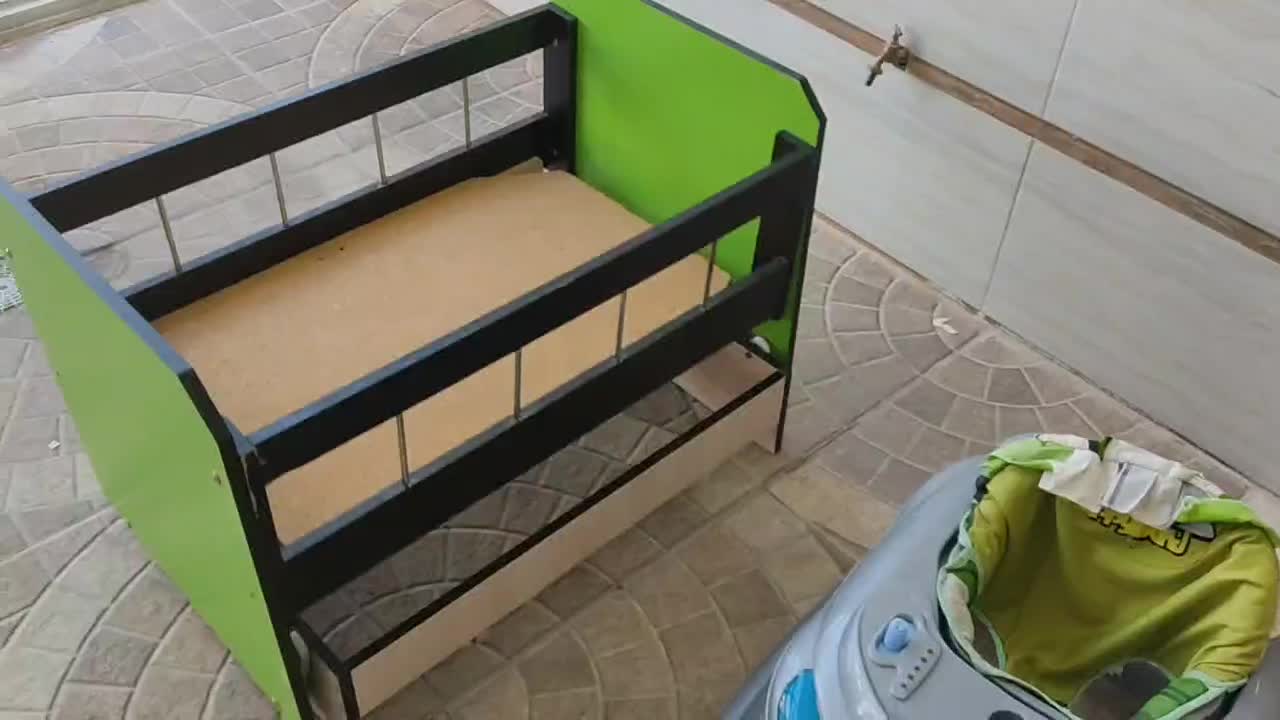 گهواره نوزاد|کالسکه و لوازم جانبی|بروجن, |دیوار