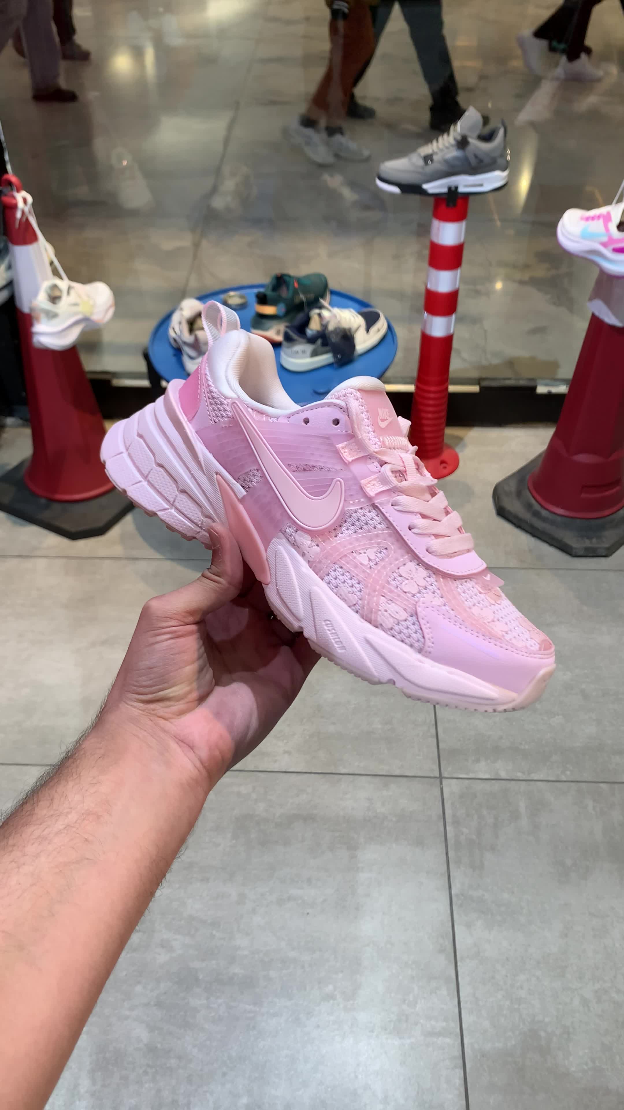 نایک v2k زنانه/ویتنام/ با ۲۵ رنگ مختلف|کیف، کفش، کمربند|اصفهان, شهرک کاوه|دیوار