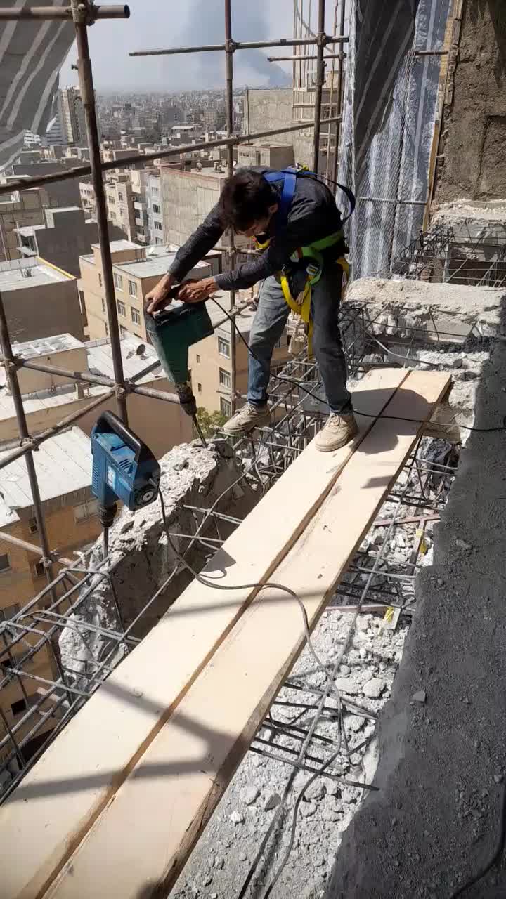 بتن کن تخریب کار ساختمان تخریب کاری کلی وجزئ|خدمات پیشه و مهارت|تبریز, |دیوار