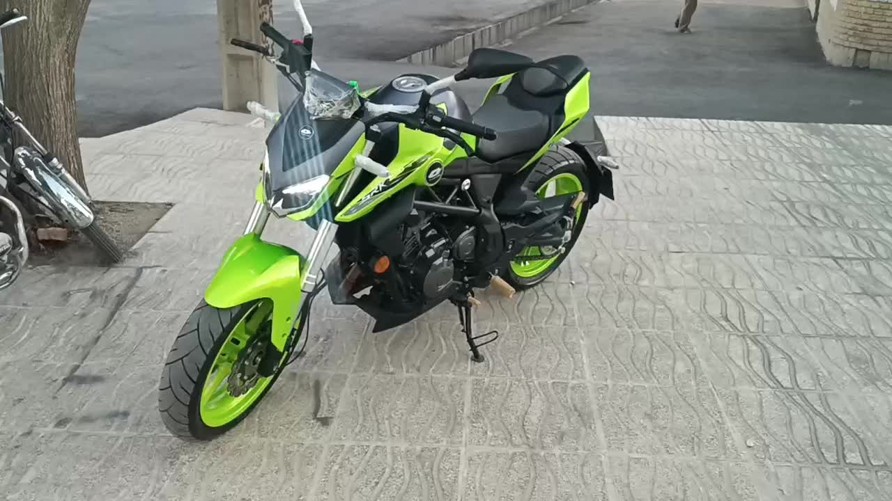 کیوجی در حد خشک 1402|موتورسیکلت|بروجرد, |دیوار