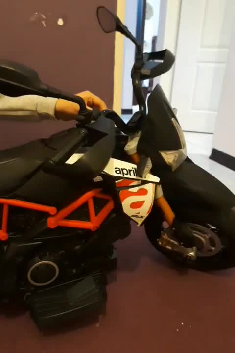 موتورشارژی سه چرخ آپریلا|اسباب‌‌بازی|گرمسار, |دیوار