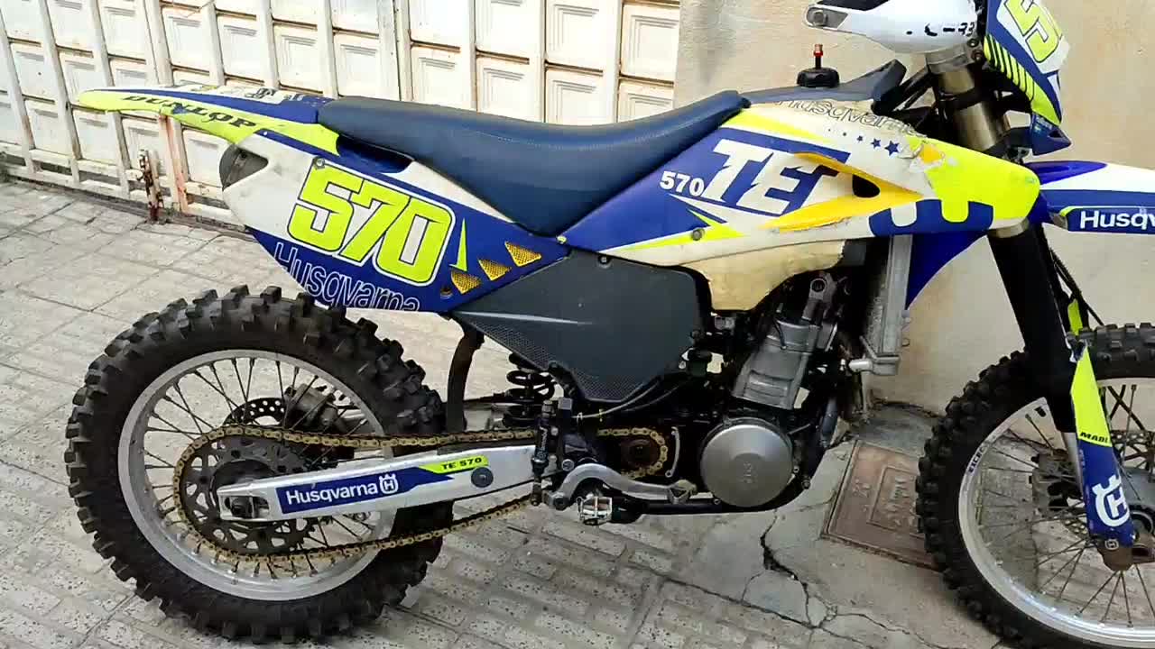 هاسکوارنا ۵۷۰سی سی|موتورسیکلت|صحنه, |دیوار