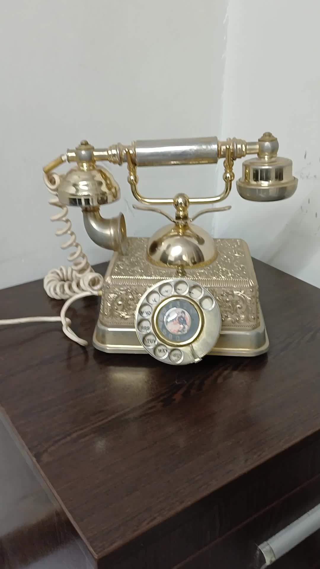 تلفن قدیمی|کلکسیون اشیاء عتیقه|تهران, اوقاف|دیوار