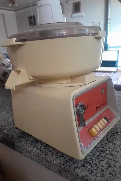 آبمیوه گیری قدیمی|آبمیوهگیر و آبمرکباتگیر|نجفآباد, دفاع مقدس|دیوار