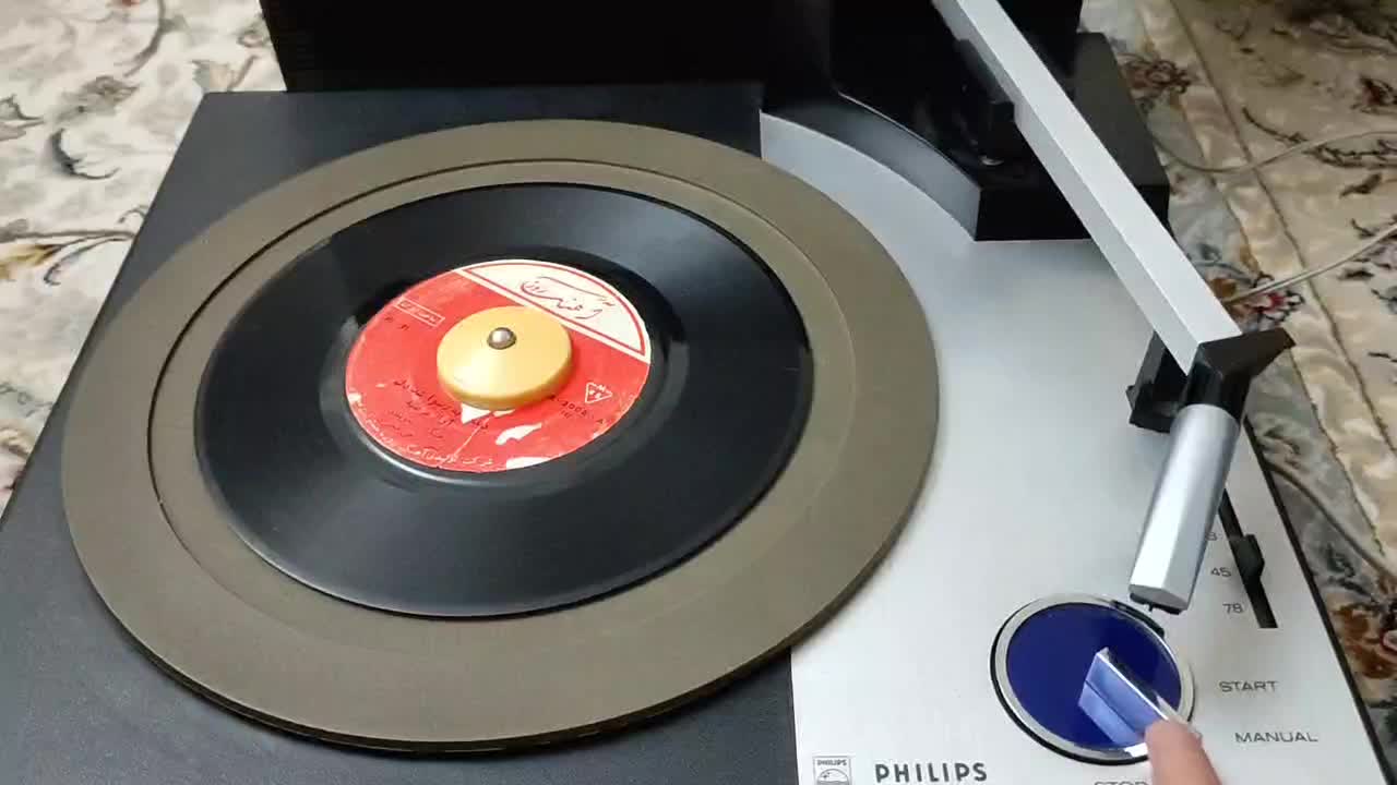 گرامافون قدیمی اصل فیلیپس|کلکسیون اشیاء عتیقه|همدان, |دیوار