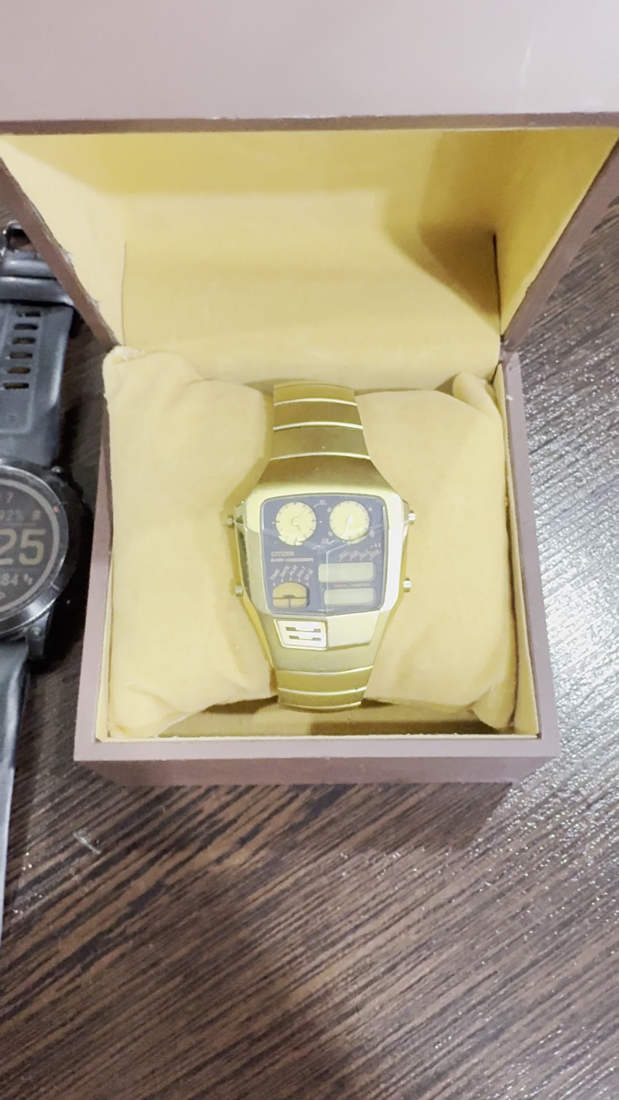 ساعت سی تی زن ژاپن فضایی شیشه الماسی|ساعت|بانه, |دیوار