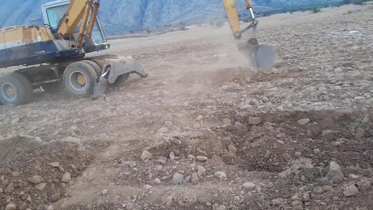بیل لاستیکی استثنایی ۱۷۰ خط۵|خودرو سنگین|شیراز, احمدآباد|دیوار