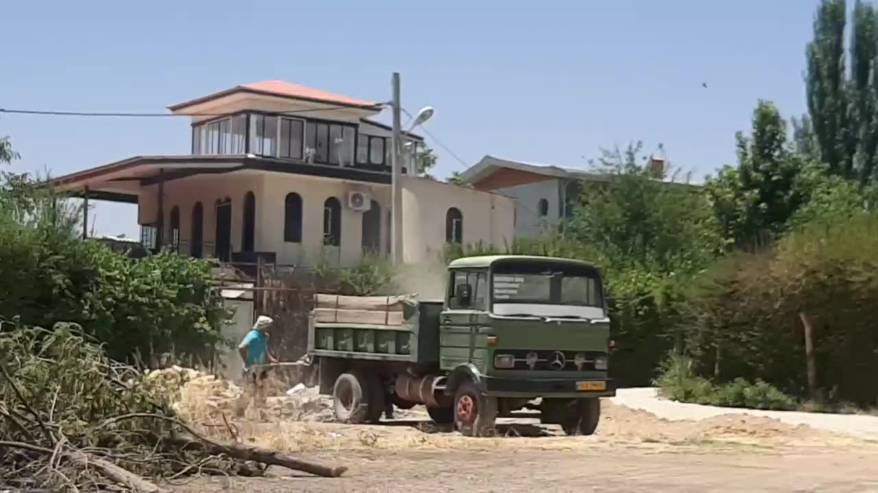 حمل نخاله ماسه شن پوکه آجر بلوک خاک با خاورکمپرسی|خدمات حمل و نقل|بروجرد, |دیوار
