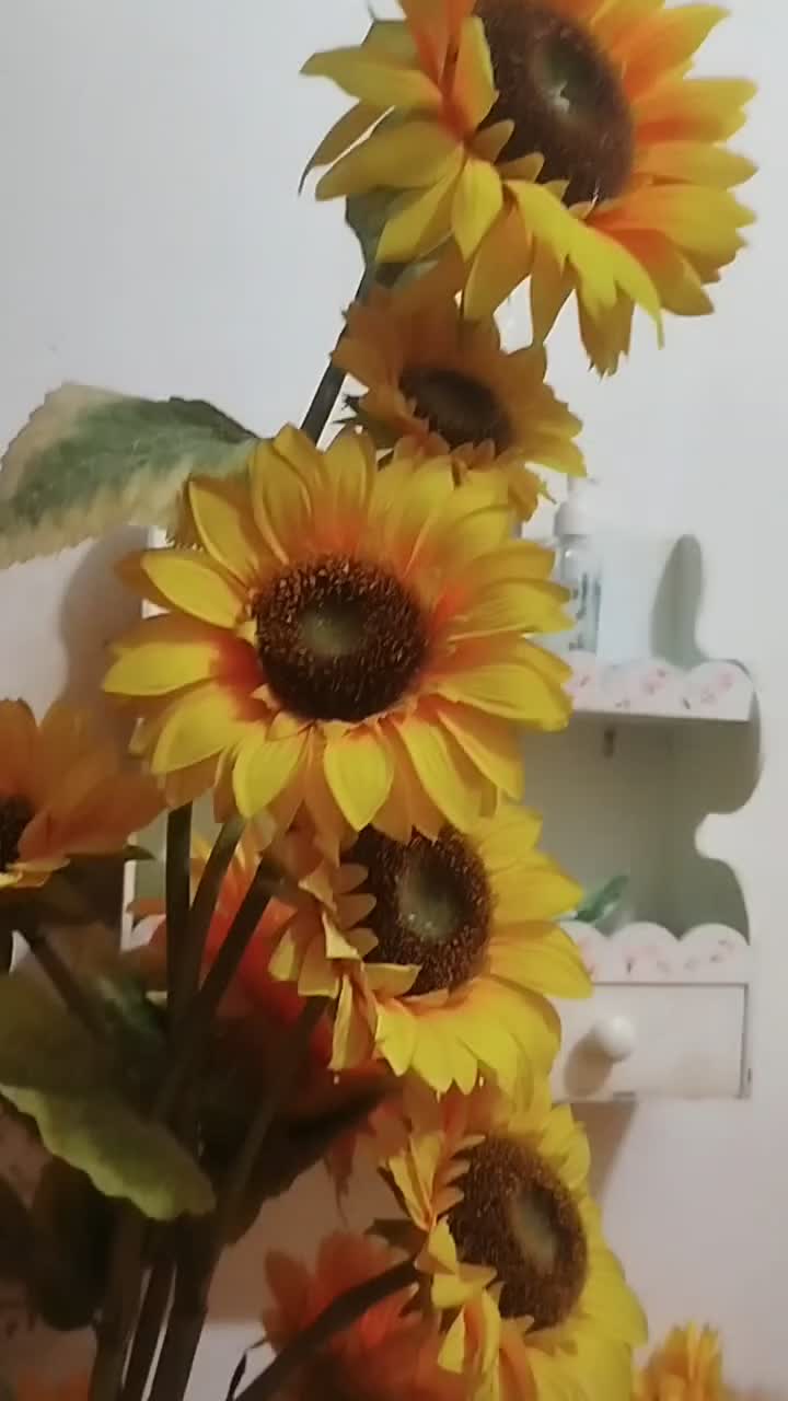 گل آفتابگردون و گل ارکیده|گل مصنوعی|رشت, کوی عرفان|دیوار