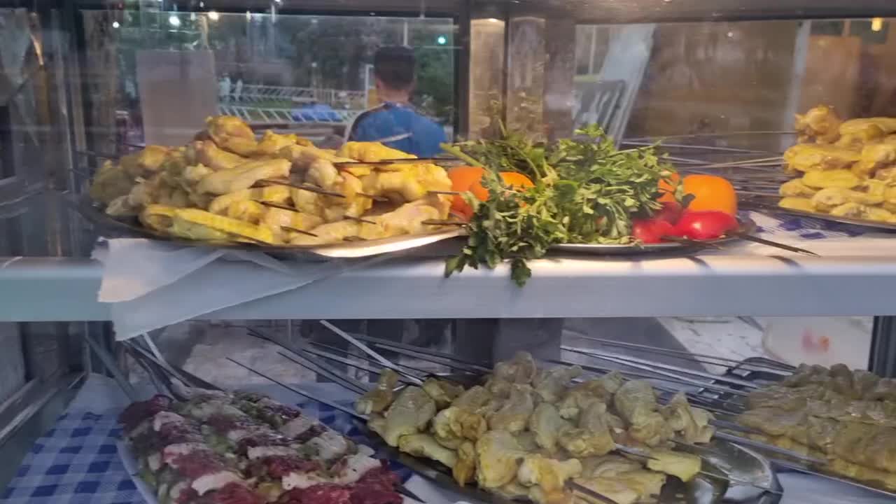 قبول انواع سفارشات غذا برای مجالس بیرون بر و سالن|خدمات پذیرایی، مراسم|تبریز, |دیوار