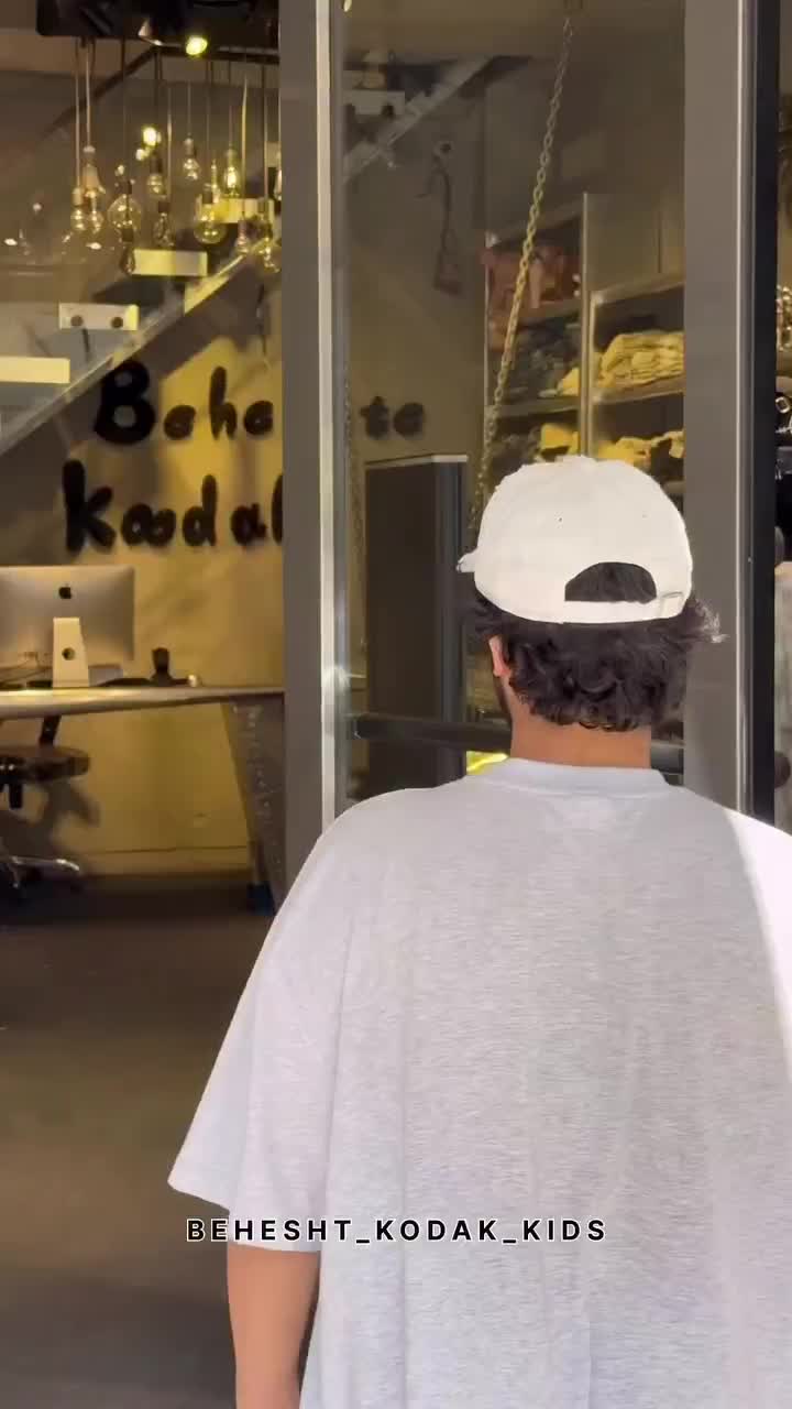 استخدام فروشنده و ادمین فروشگاه پوشاک زنانه بچگانه|استخدام بازاریابی و فروش|اسلام‌شهر, باغ فیض|دیوار