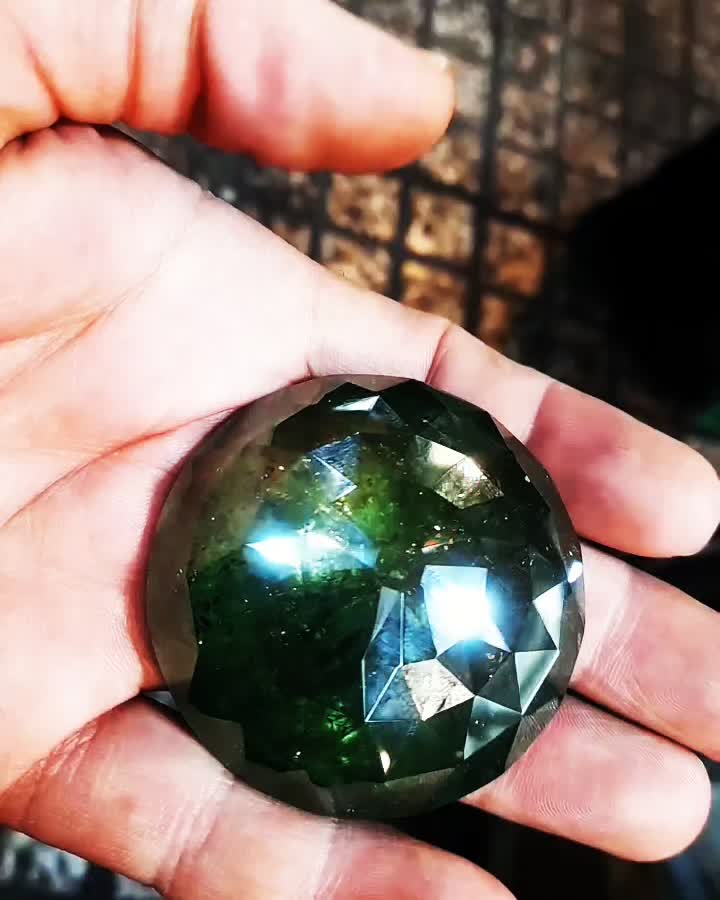 موزانایت 489قیراطی|جواهرات|ری, علایین|دیوار