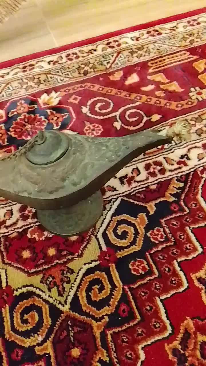 اتو خیلی قدیمی سایز کوچک و دکوری فیتله دار قدیمی|کلکسیون اشیاء عتیقه|شیرود, |دیوار