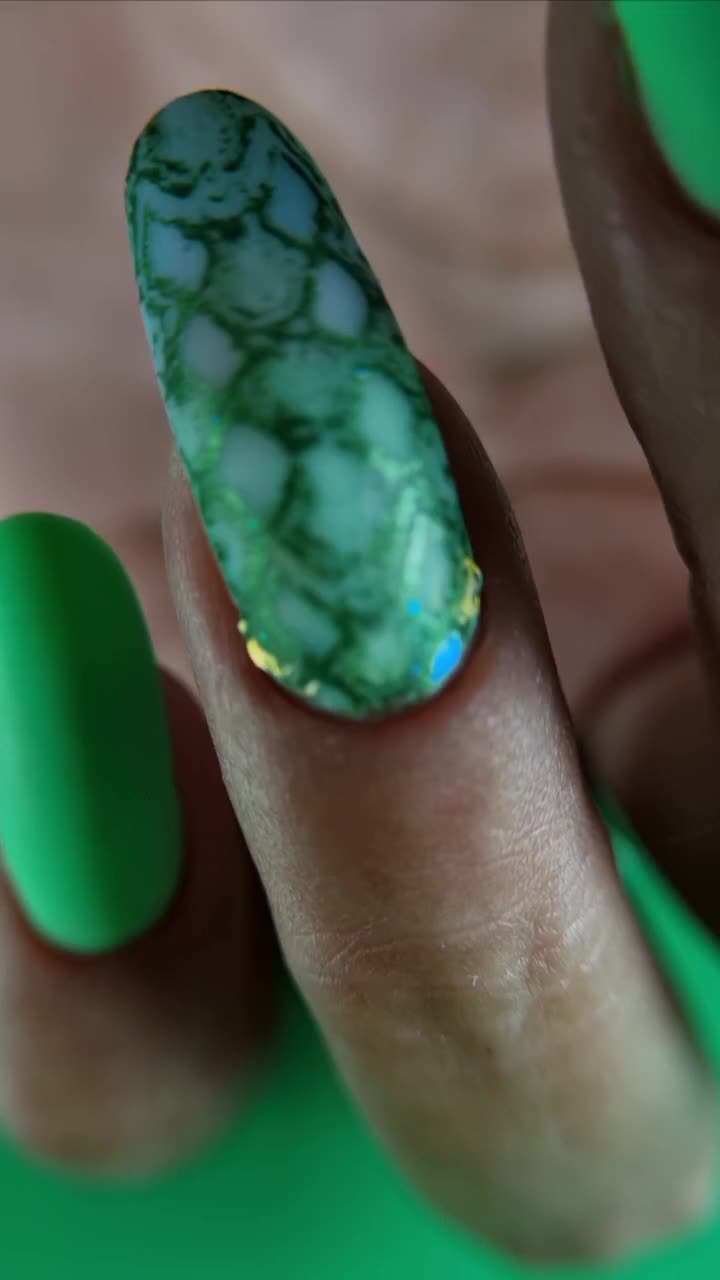 کاشت ناخن ژل تخفیف پاییزه|خدمات آرایشگری و زیبایی|بندر انزلی, شاکوچه|دیوار