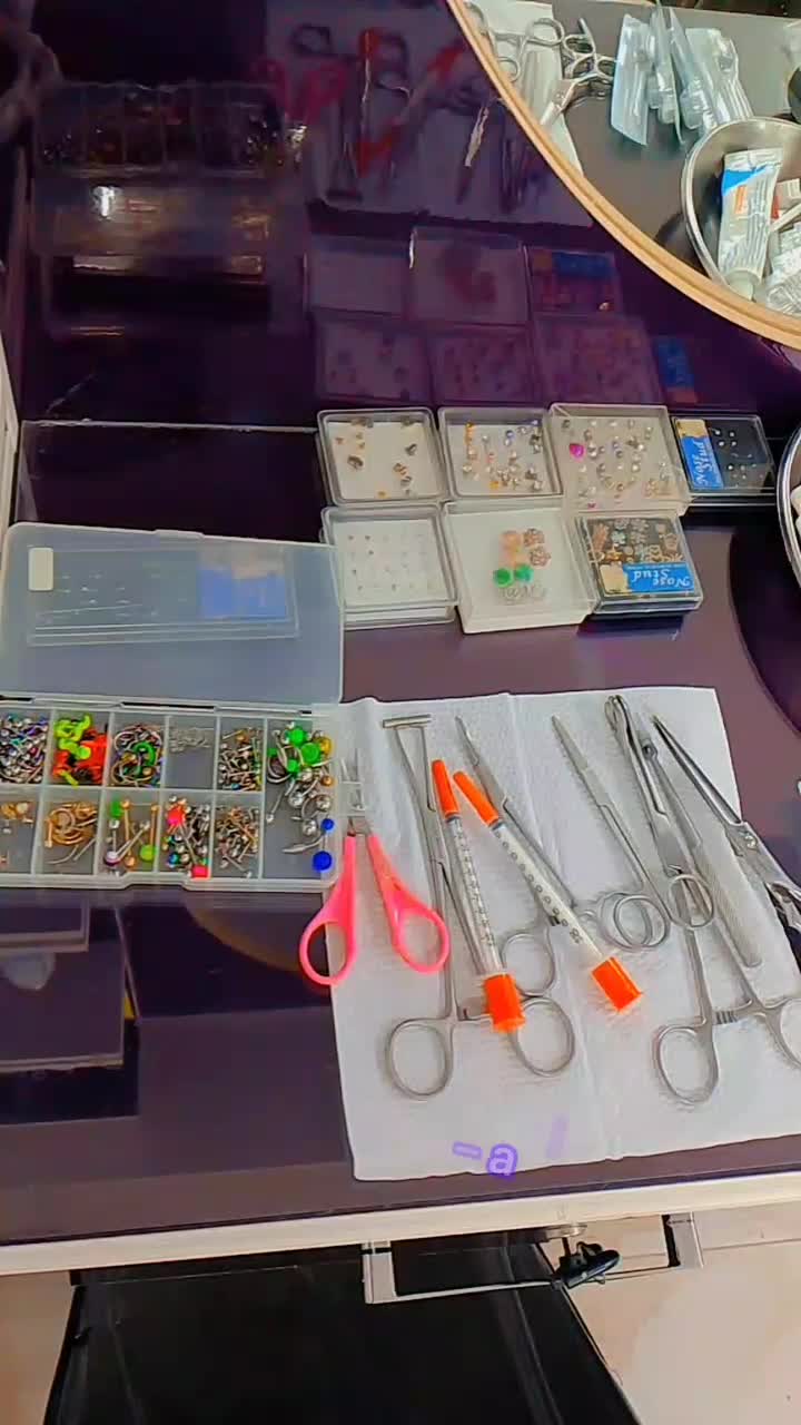 تاتو و پرسینگ لاهیجان تضمینی|خدمات آرایشگری و زیبایی|لاهیجان, شیشه گران|دیوار