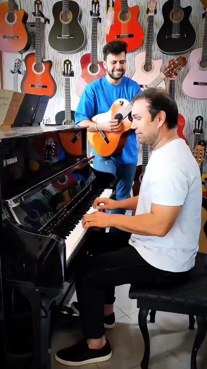 پیانو طرح اکوستیک دیواری / سفید مشکی قهوه ای|پیانو، کیبورد، آکاردئون|مشهد, ولیعصر (شهرک غرب)|دیوار