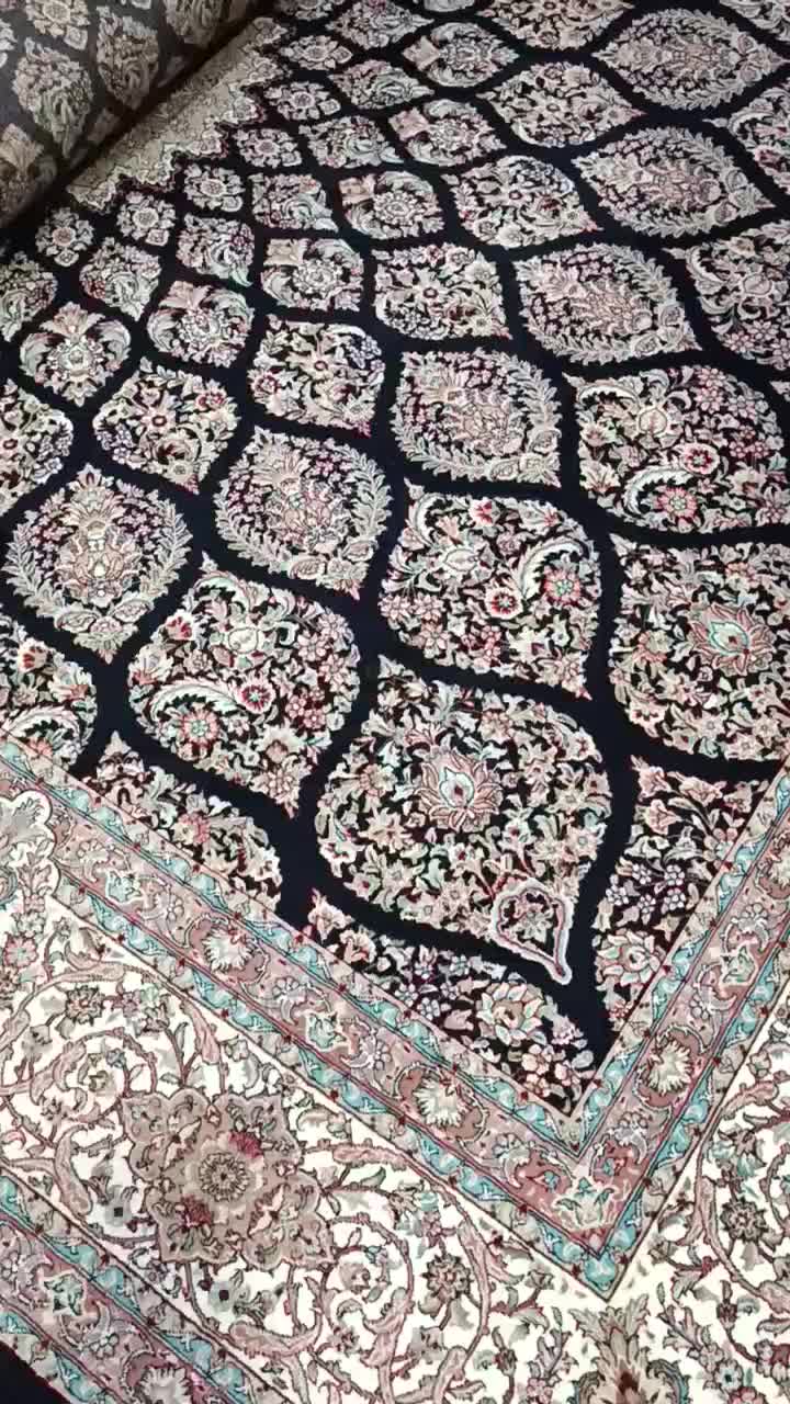 ۲ تخته فرش (۹ متری . هفتصد شانه) میشه گفت نو .|فرش|قروه, |دیوار
