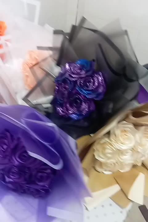 دسته گل و لباس و آرایشی برای روز مادر و زن|گل مصنوعی|ارومیه, |دیوار