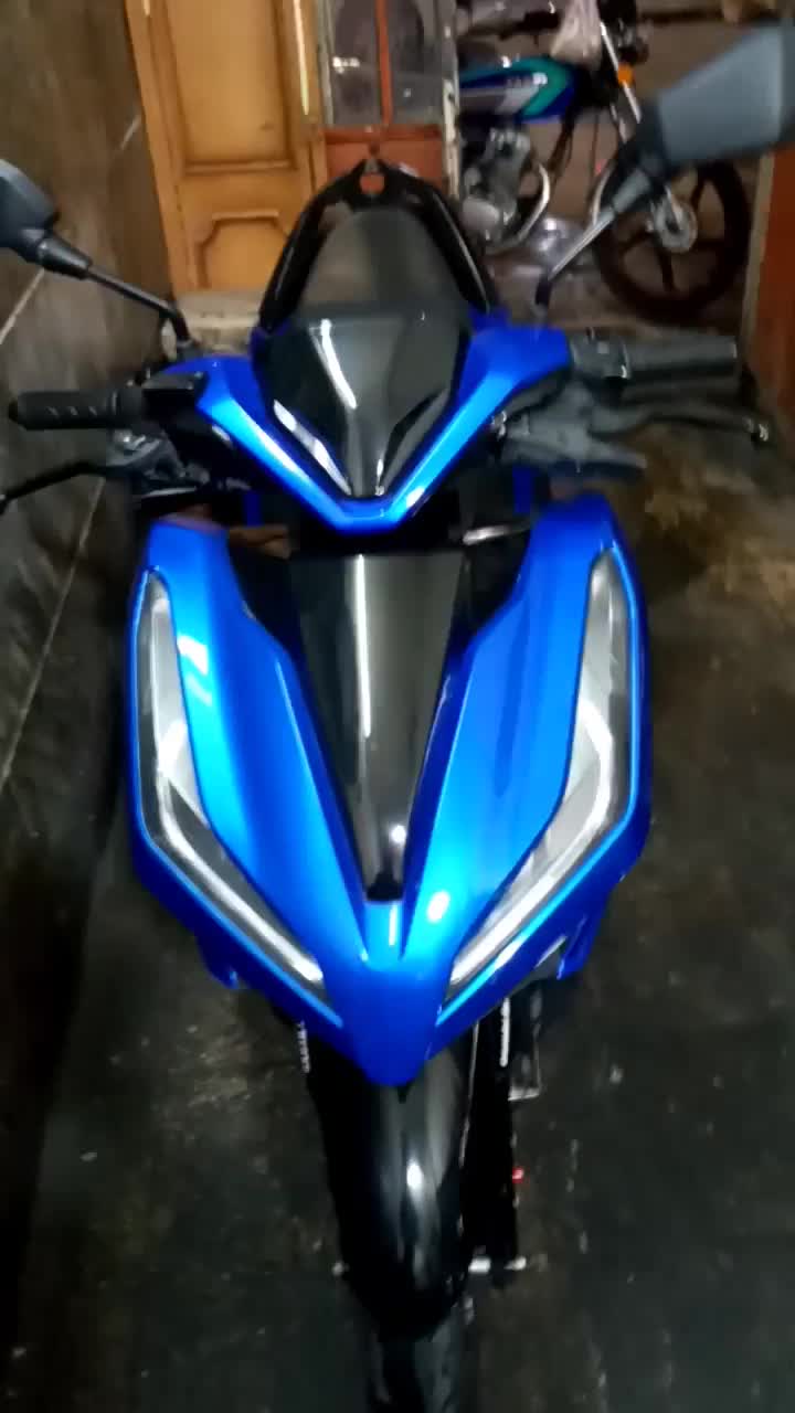 کلیک ۱۸۰ در حدصفر مدل۱۴۰۱ بهترین رنگ|موتورسیکلت|بروجرد, |دیوار