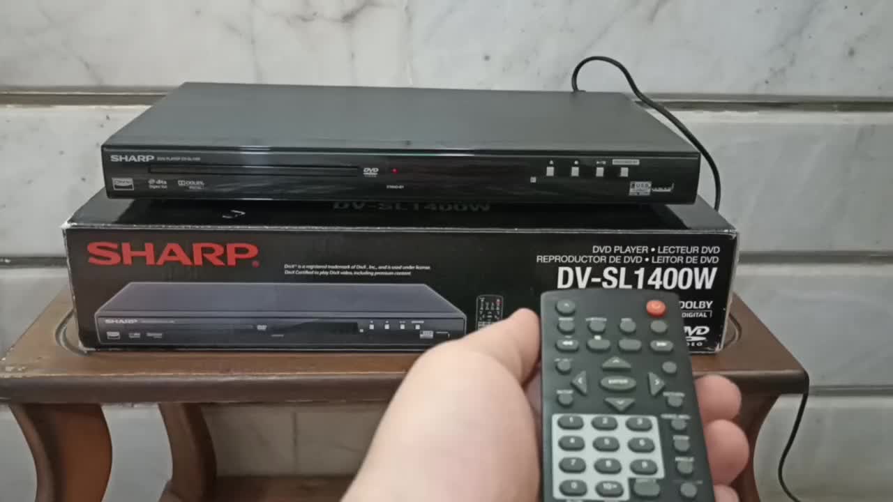 دی وی دی پلیر شارپ اصل با کنترل سالم، تمیز در حدنو|پخش‌کننده DVD و ویدیو|اصفهان, برازنده|دیوار