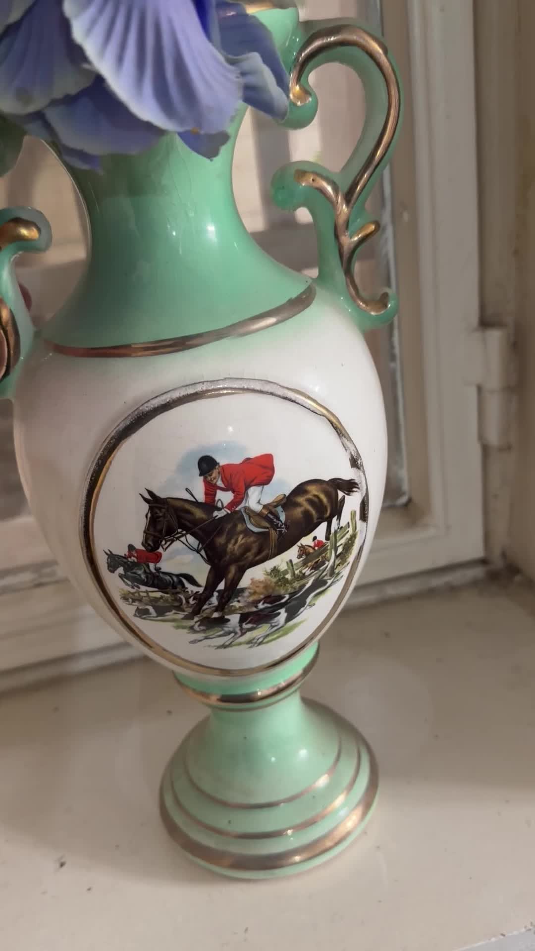 گلدان 90 ساله|کلکسیون اشیاء عتیقه|گنبد کاووس, |دیوار