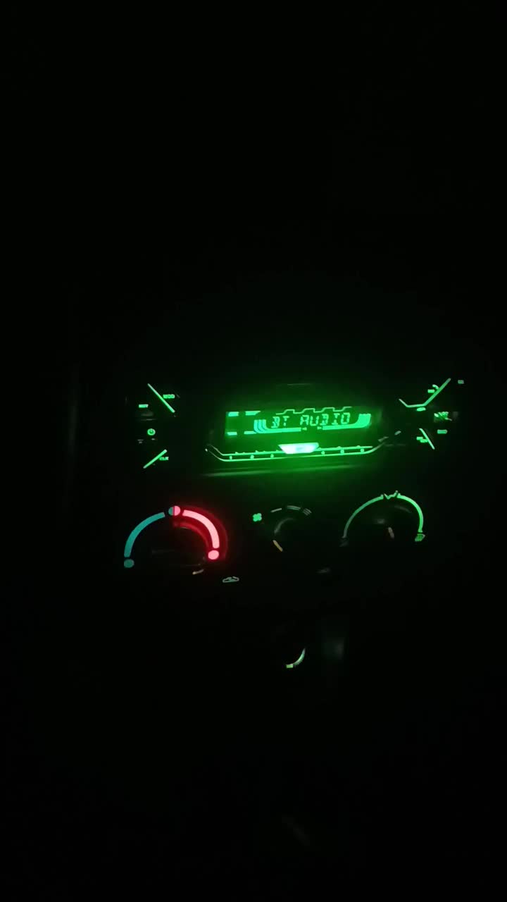 دستگاه پخش خودرو نو نو هست یک ماه استفاده نشد|قطعات یدکی و لوازم جانبی|قرچک, شهرک الحدید|دیوار