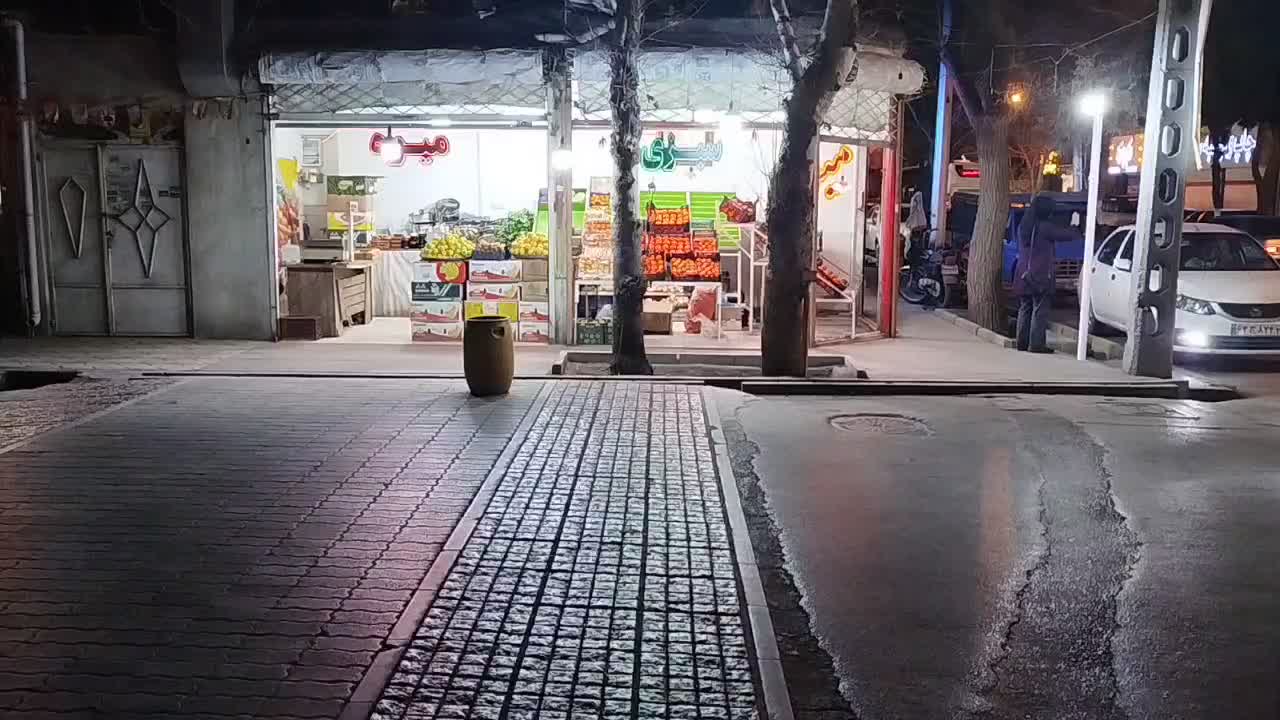 واگذاری مغازه میوه فروشی با تمام وسایل ودخل خوب|اجارهٔ مغازه و غرفه|مشهد, گلشور|دیوار