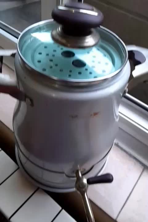 کتری شیر دار .کاملا سالم|قوری، کتری، قهوهساز دستی|دورود, |دیوار