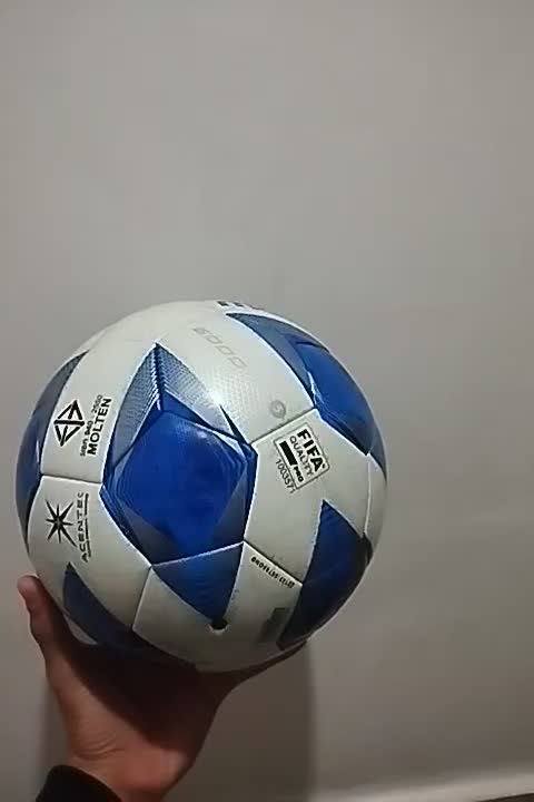 توپ molten چمن تازه خریده شده بدون هیچ آسیبی|ورزشهای توپی|ملکان, |دیوار