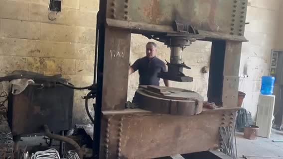 پرس اهن ۲۰۰تن|ماشین‌آلات صنعتی|اهواز, بازار آهن|دیوار