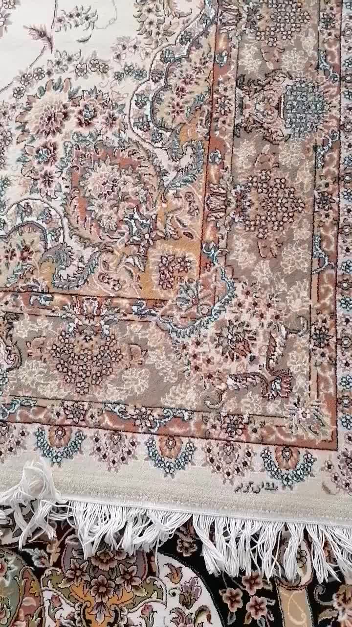 یک عدد فرش 6 متری تک زمینه کرم مفت مفت|فرش|نیشابور, شهرک بهداری|دیوار