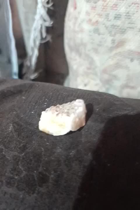 سنگ کوارتز یا شهاب سنگ نمی‌دونم پیدا کردم|کلکسیون اشیاء عتیقه|سیرجان, |دیوار