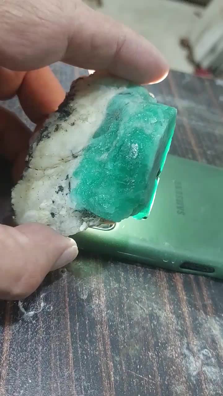 گوهر سنگ زمرد پنجشیر ۴۰۰ قیراتی کمیاب|جواهرات|تهران, سید خندان (جلفا)|دیوار